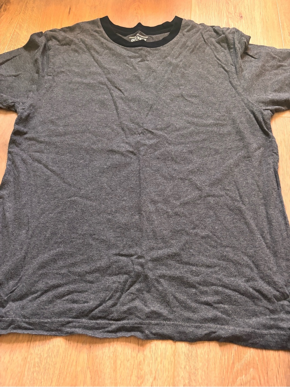 Old Navy Men's Dark Gray Short Sleeve Ringer Tee with Black Collar